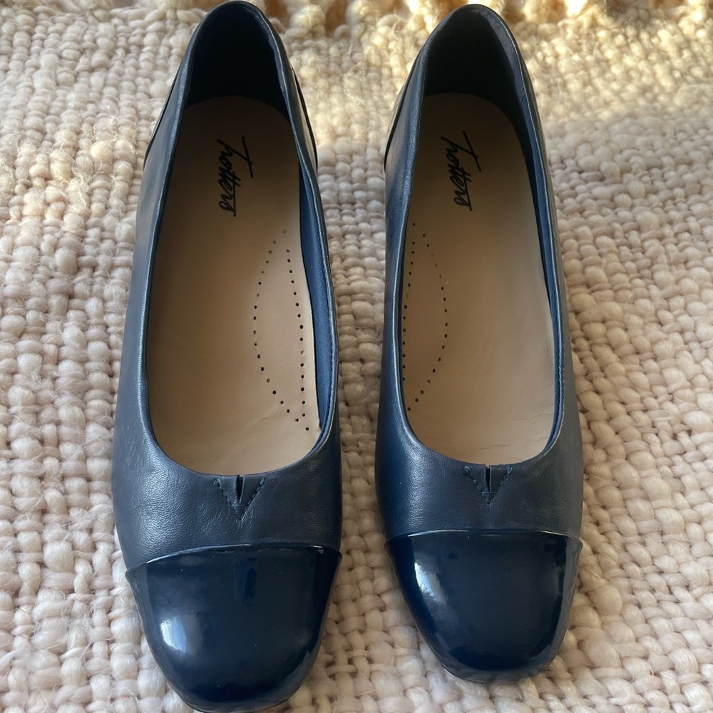 Trotters Dark Blue Women's Flats